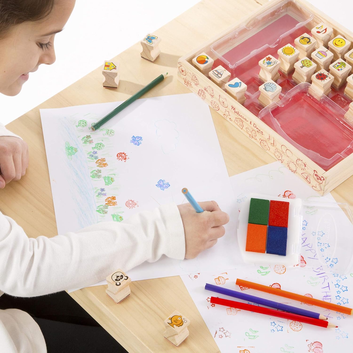 Melissa & Doug Favourite Things Stamp Set - 32-Piece Wooden Stamp Kit with Colored Pencils & Washable Ink Pad for Kids 4+ 8