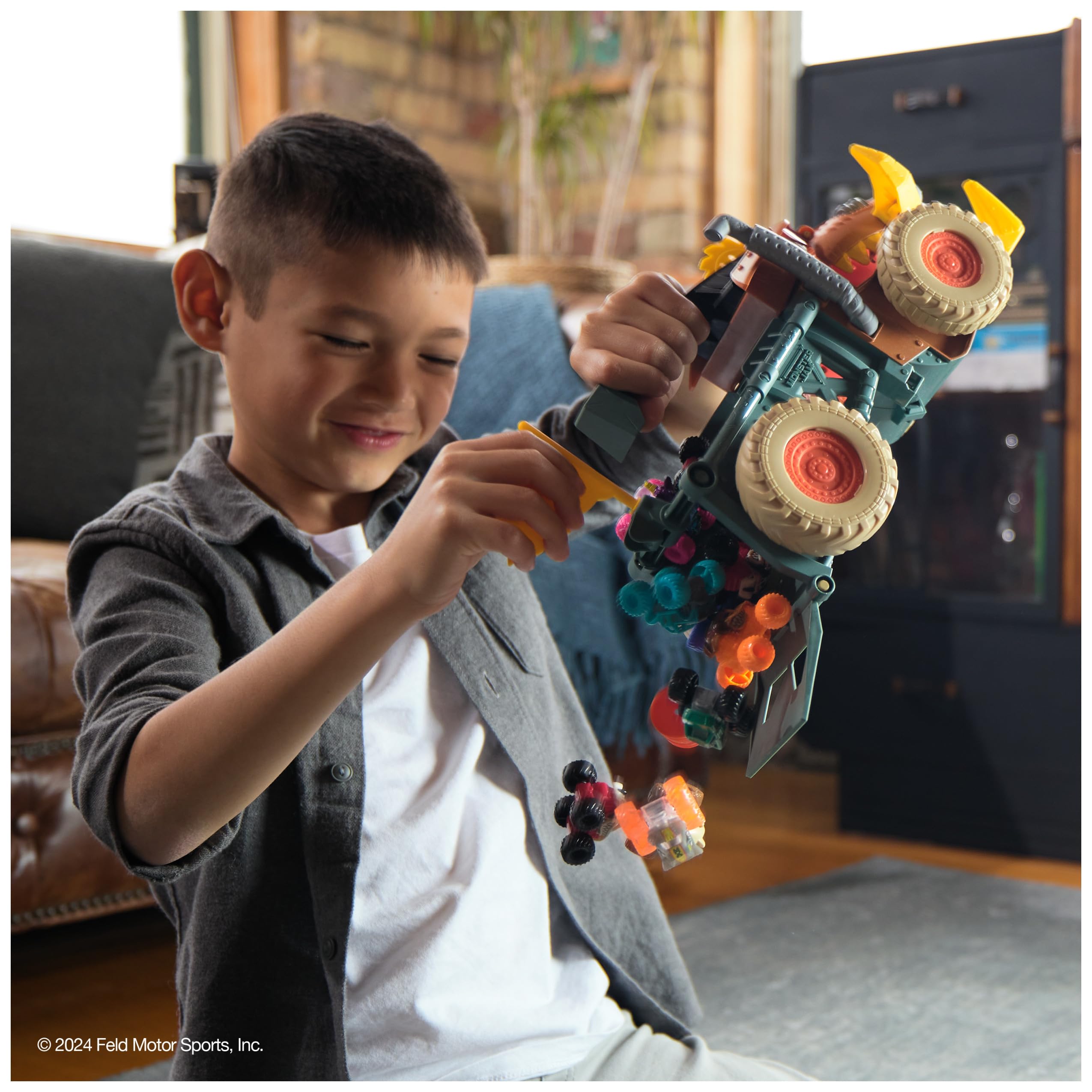 Monster Jam Mini Jams Megalodon Mad Hog Chomper - Chomping Action Playset for Kids 5