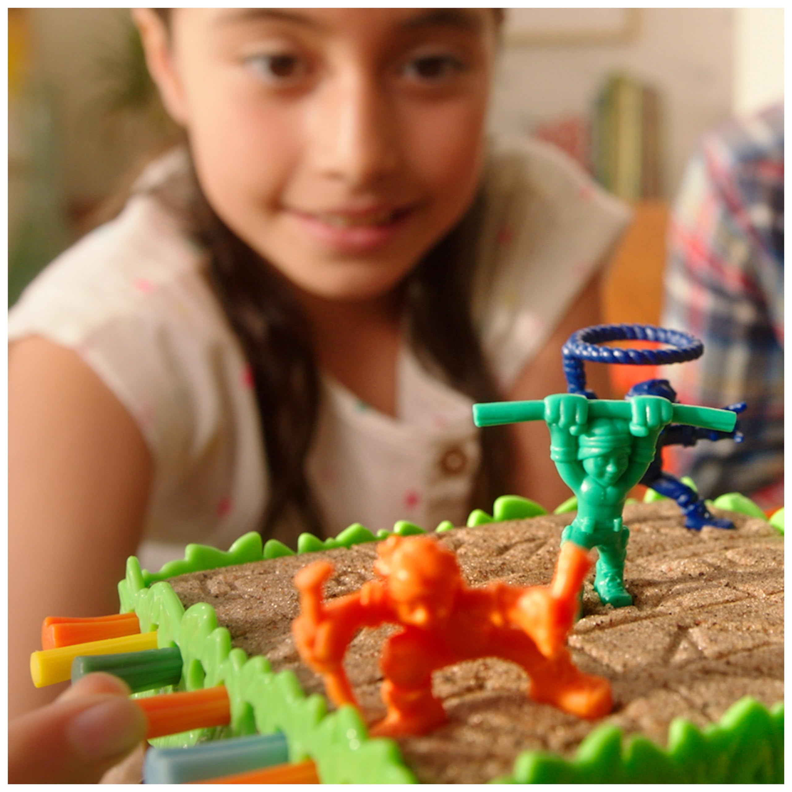 Spin Master Games Sink N’ Sand Quicksand Kids Board Game with Kinetic Sand 15