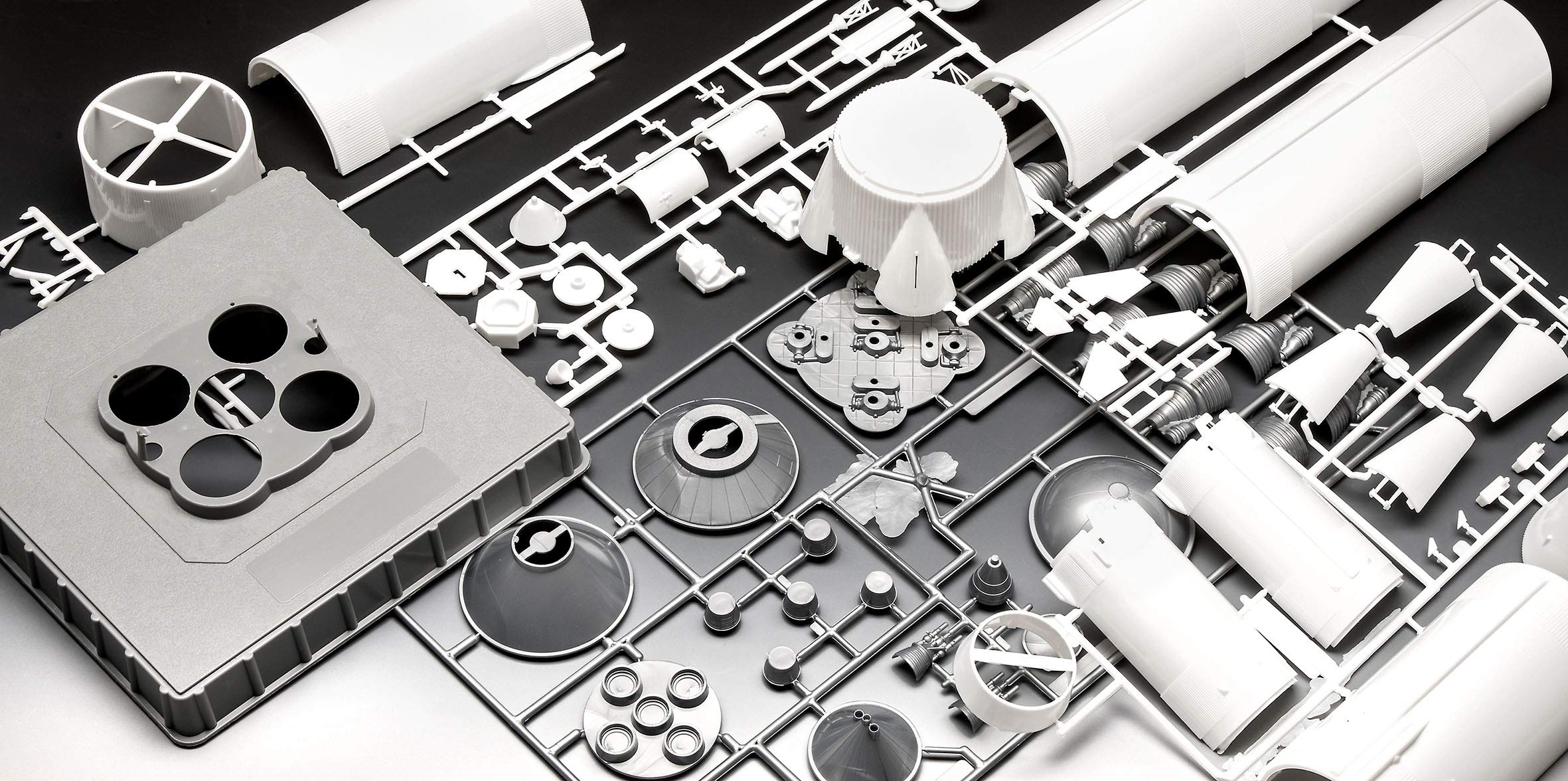 Revell 80-4909 1:144 Apollo Saturn V Plastic Model Kit 6