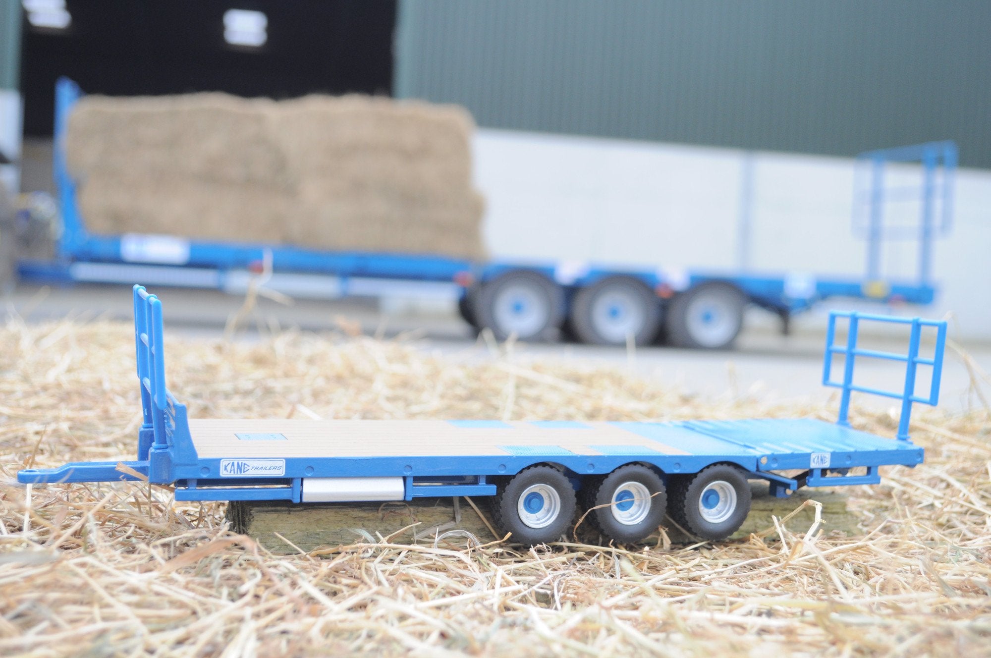 Britains 1:32 Kane Bale Trailer and Bales Farm Set Juego de granja coleccionable 6