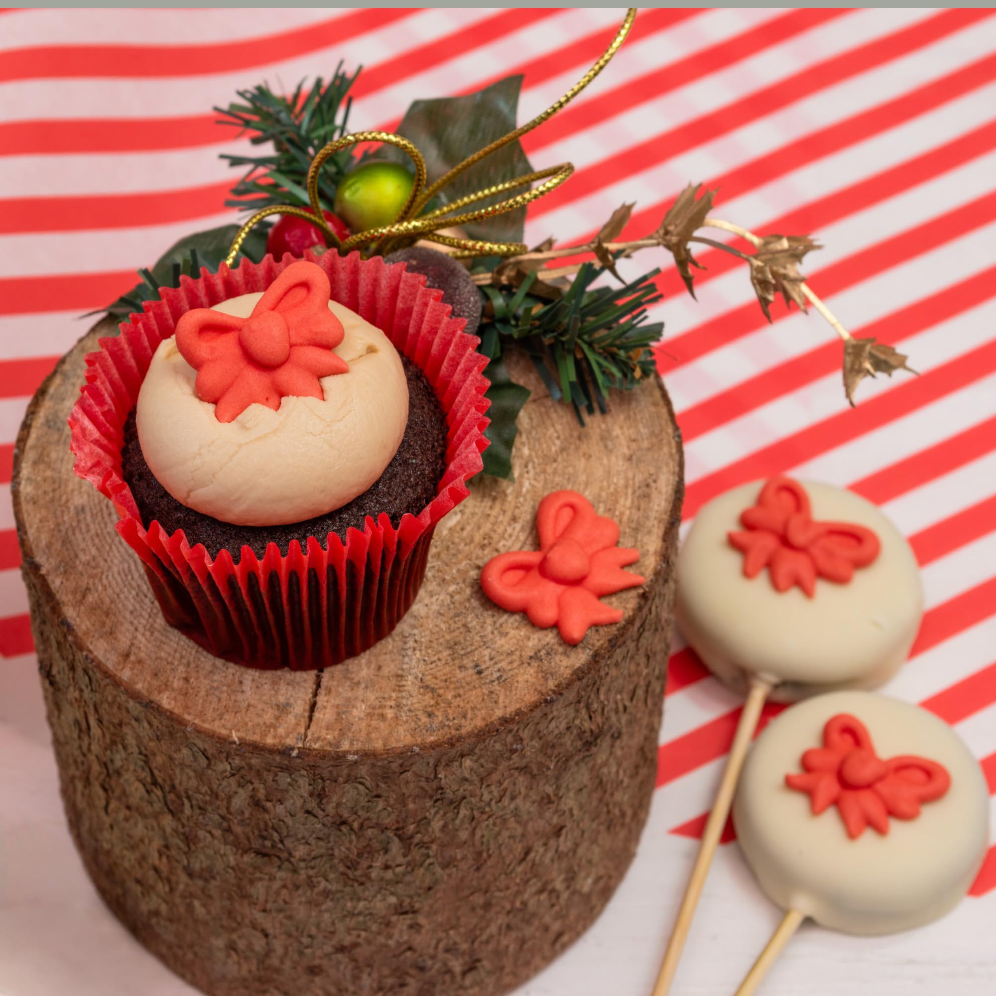 Culpitt Red Bow Sugar Pipings - Edible Royal Icing Cake & Cupcake Toppers (Pack of 12) 4