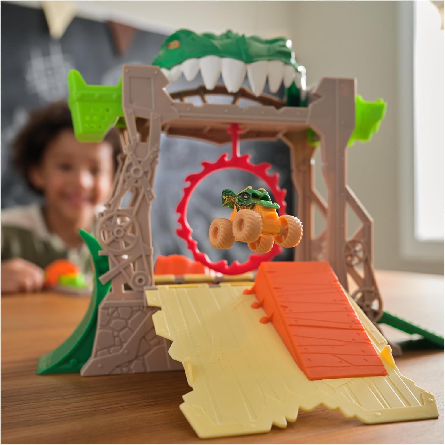 Monster Jam Dragon Dungeon of Doom Playset - Stunt Action with Exclusive Mini Jams Dragon Truck 7