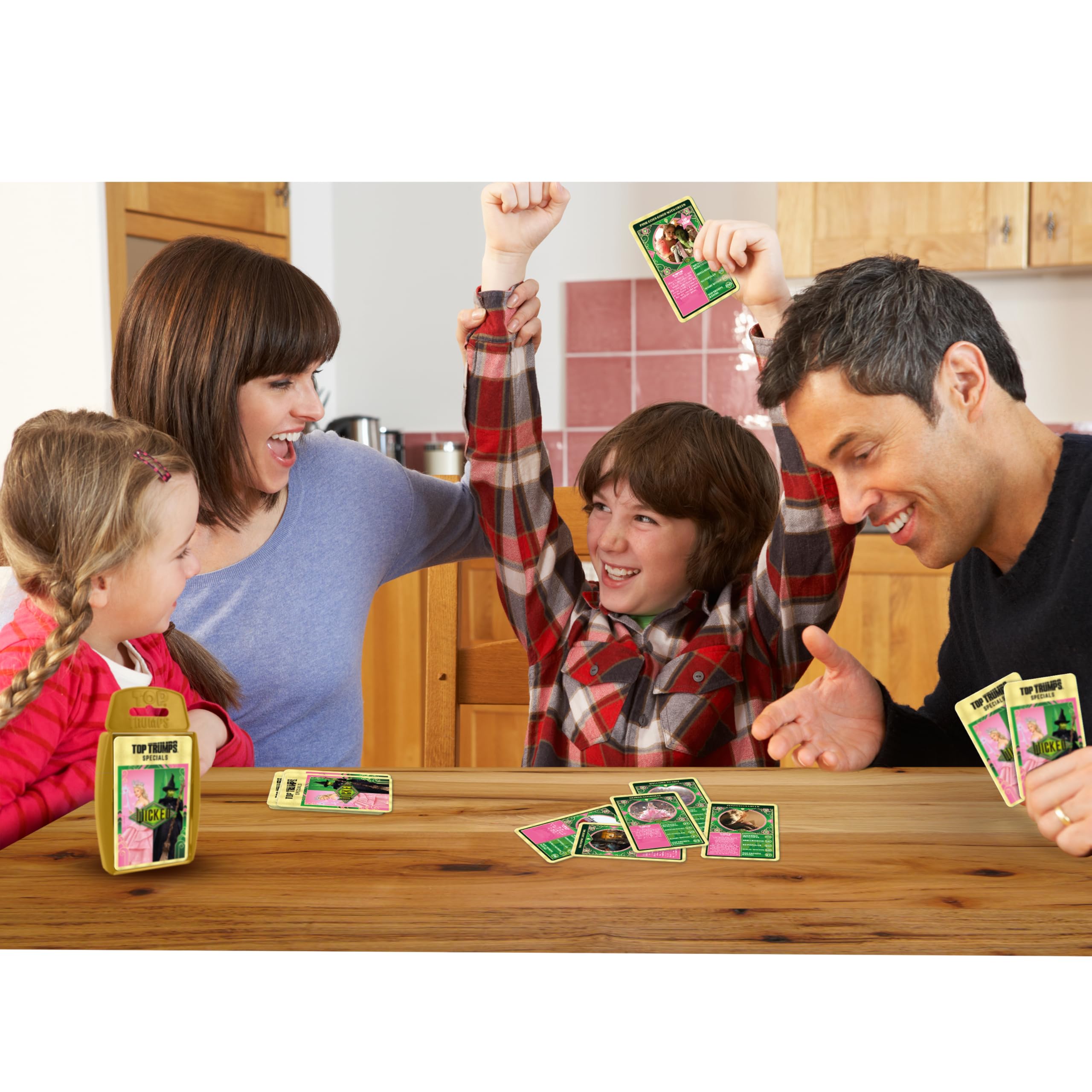 Top Trumps Wicked Educational Travel Card Game | Portable Plastic Case | Unisex Children 3
