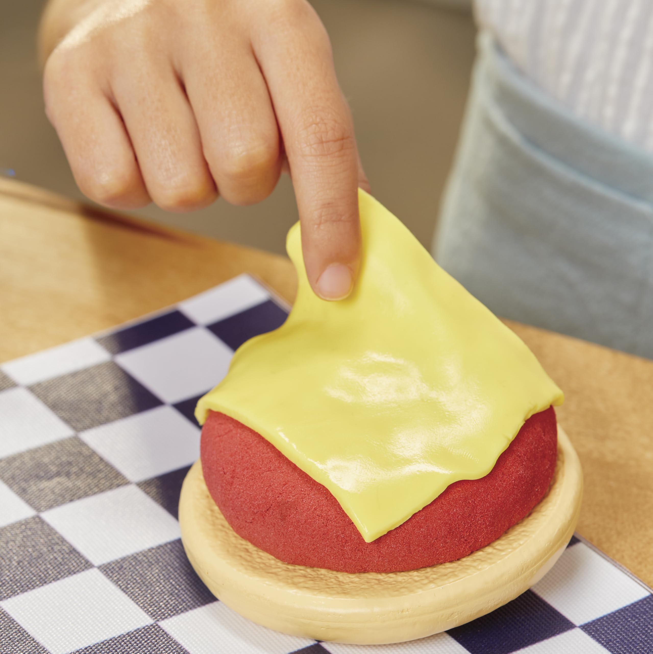 Little Tikes Creative Chefs Cheeseburger and Fries Kit - Realistic Role Play Cooking Set for Kids 3+ 12