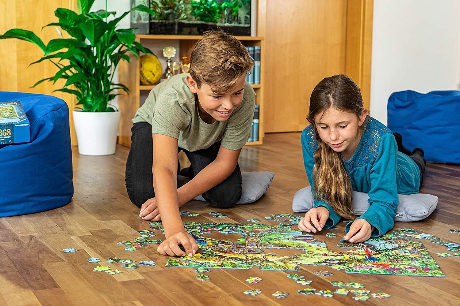 Ravensburger Wildlife Selfie 300 Piece Jigsaw Puzzle - Large Piece Puzzle for Kids and Adults 8