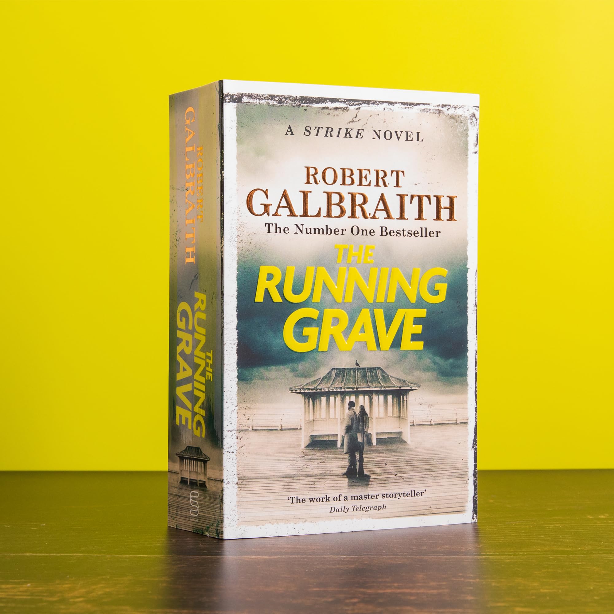 Robert Galbraith - The Running Grave (Cormoran Strike Book 7) [Paperback]