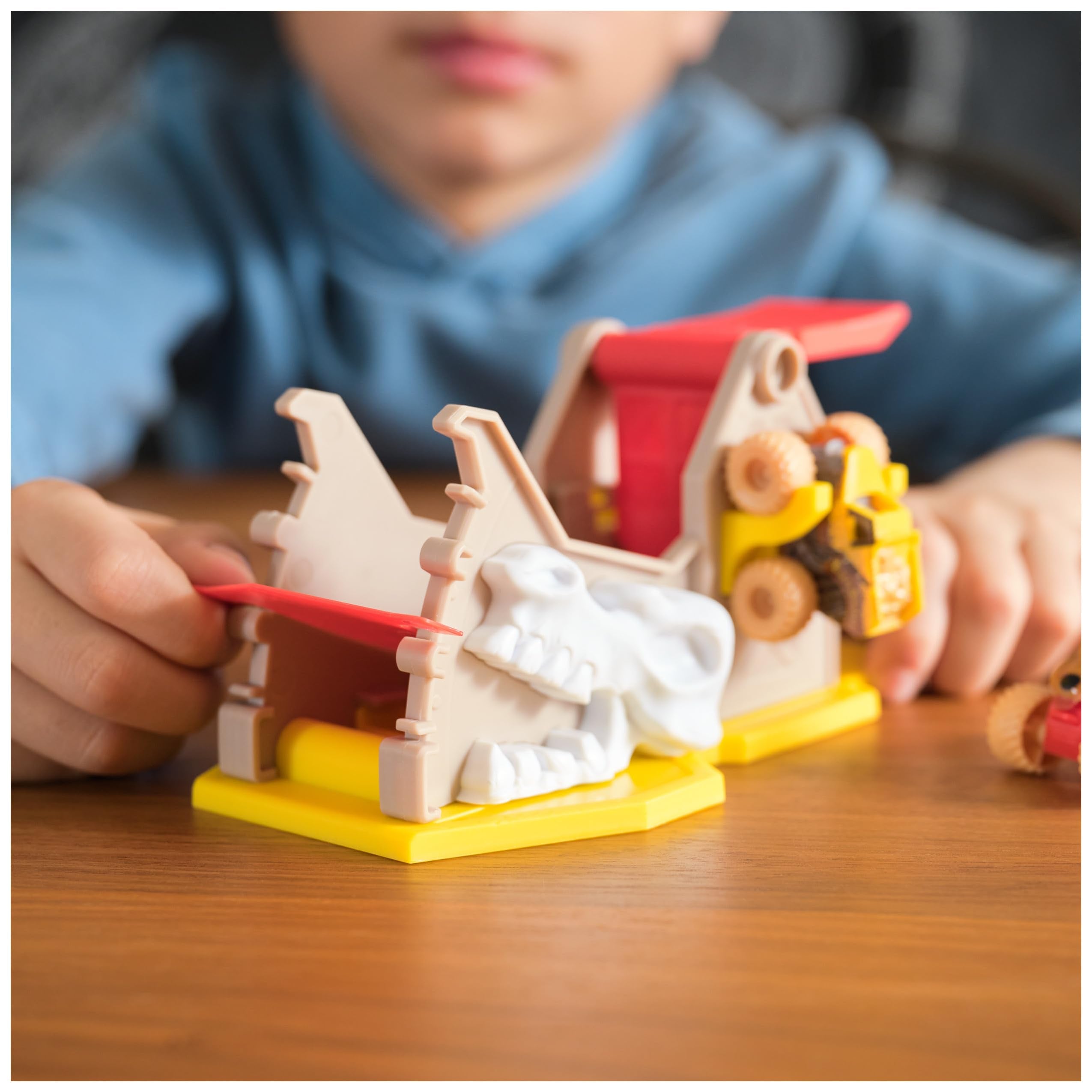 Monster Jam Mini Launchers - Adjustable Ramp with 2 Die-Cast Trucks for Kids 4