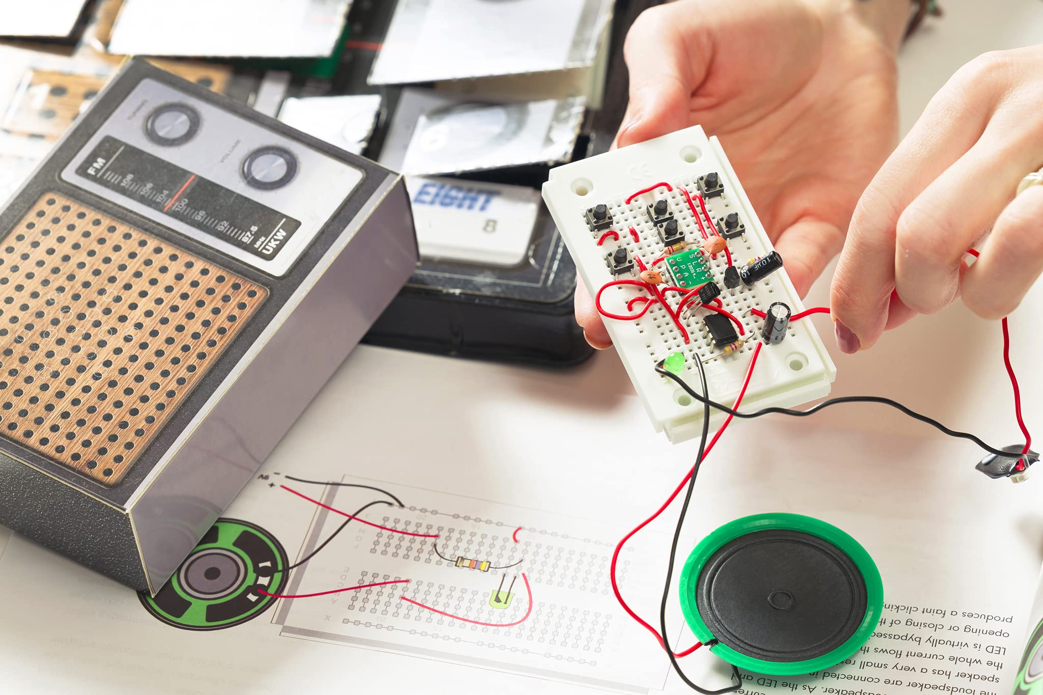 EIGHT Advent Calendar Kit - Build Your Own Retro Radio - 12 Years and Up 4