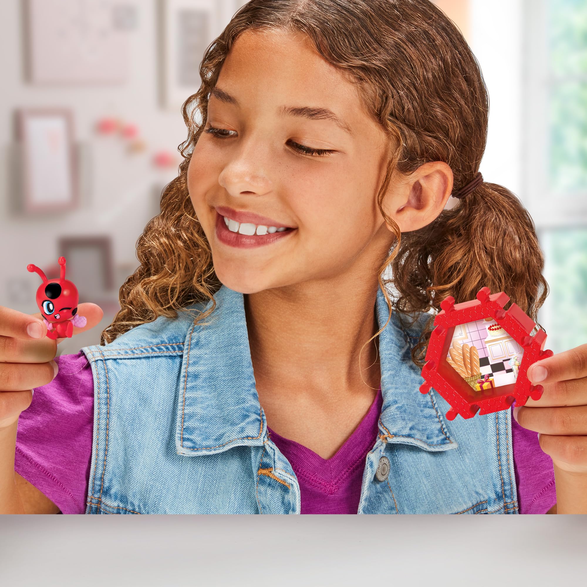 Bandai Miraculous Shack Stack Surprise - Ladybug & Cat Noir Chibi Figure with Accessories 6