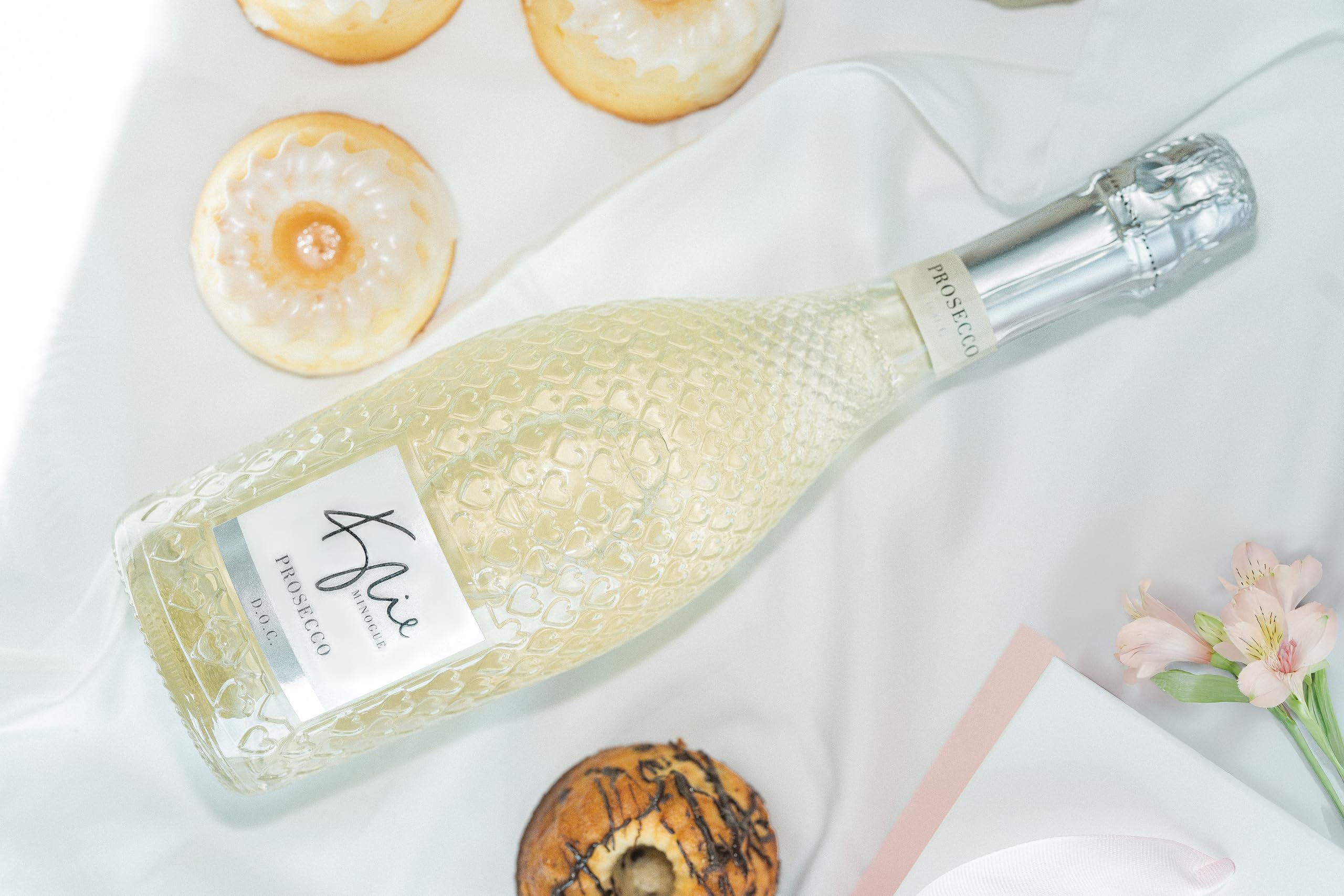 Kylie Minogue Signature Prosecco D.O.C. 75cl - Heart-Embossed Bottle, Vegan Sparkling Wine from Italy 4