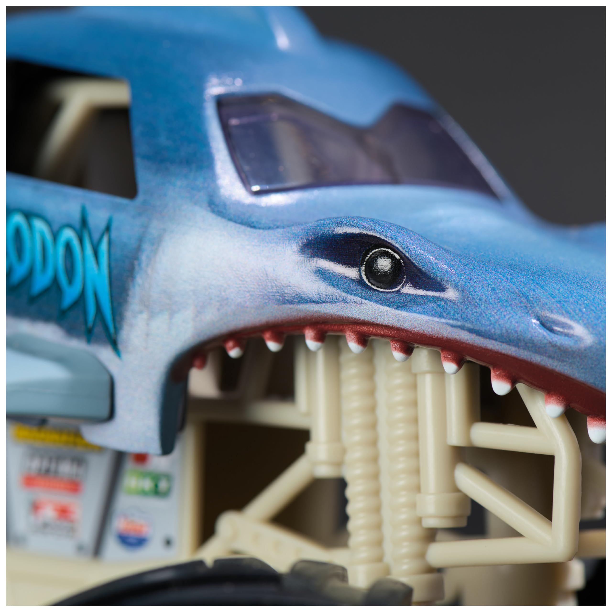 Monster Jam Megalodon Monster Truck - 1:24 Scale Die-Cast Vehicle for Kids 12