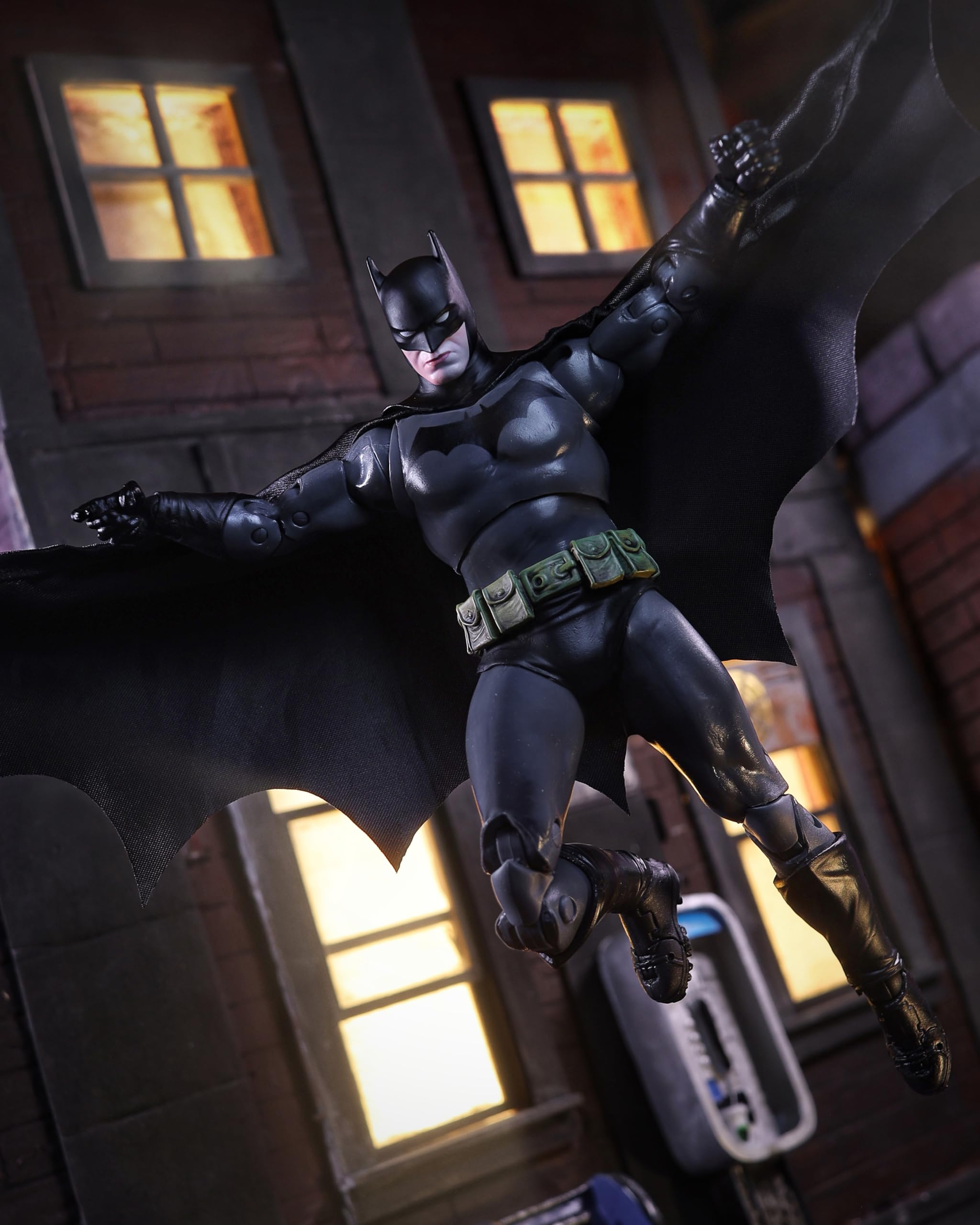 McFarlane DC Multiverse Batman (Batman: Year One Part 4) Gold Label 7in Action Figure 8