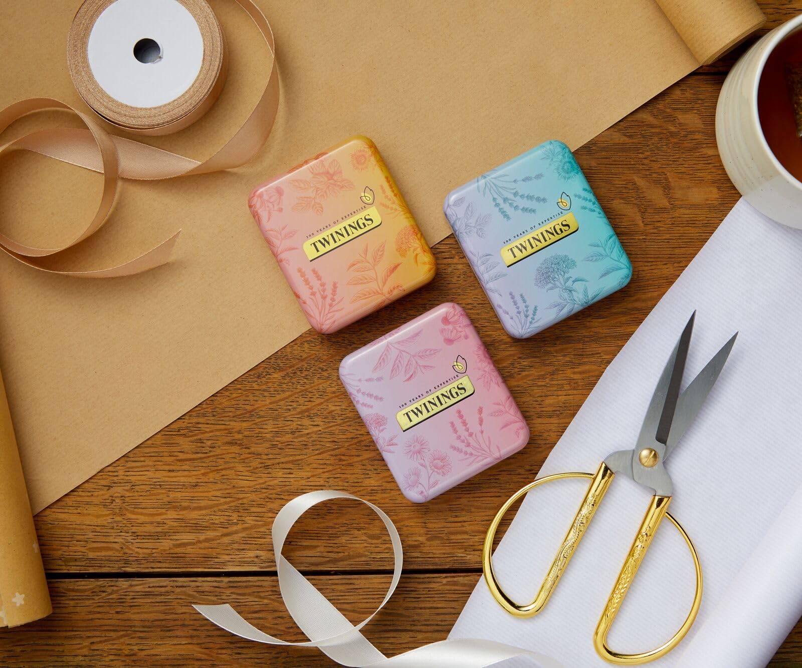 Twinings Festive Limited Edition Taschenteedose mit Superblends Sleep &amp; Glow 6