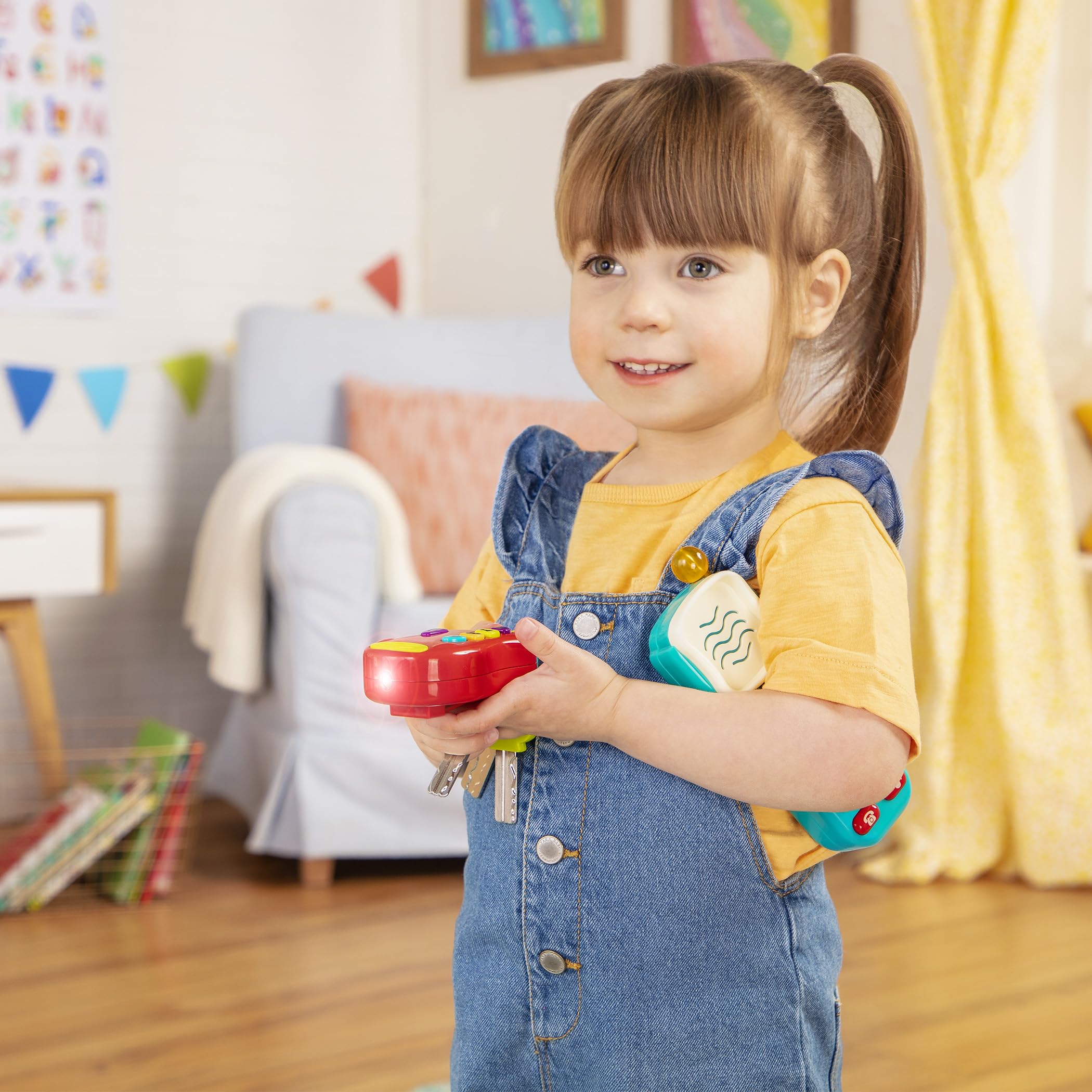 Battat Sensory Pretend Phone & Keychain Toy - Light-Up Electronic Playset for Toddlers 18 Months+ 16