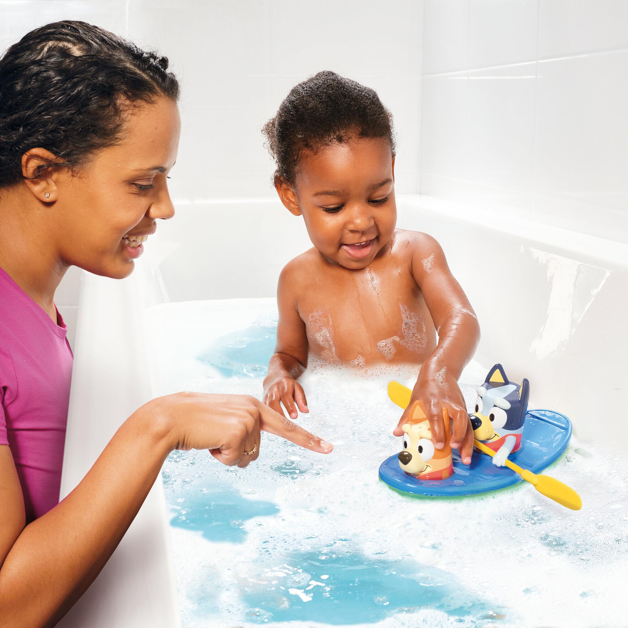 TOMY Toomies Bluey Canoe - Pull-String Paddle Action Bath Toy with Bluey & Bingo 13