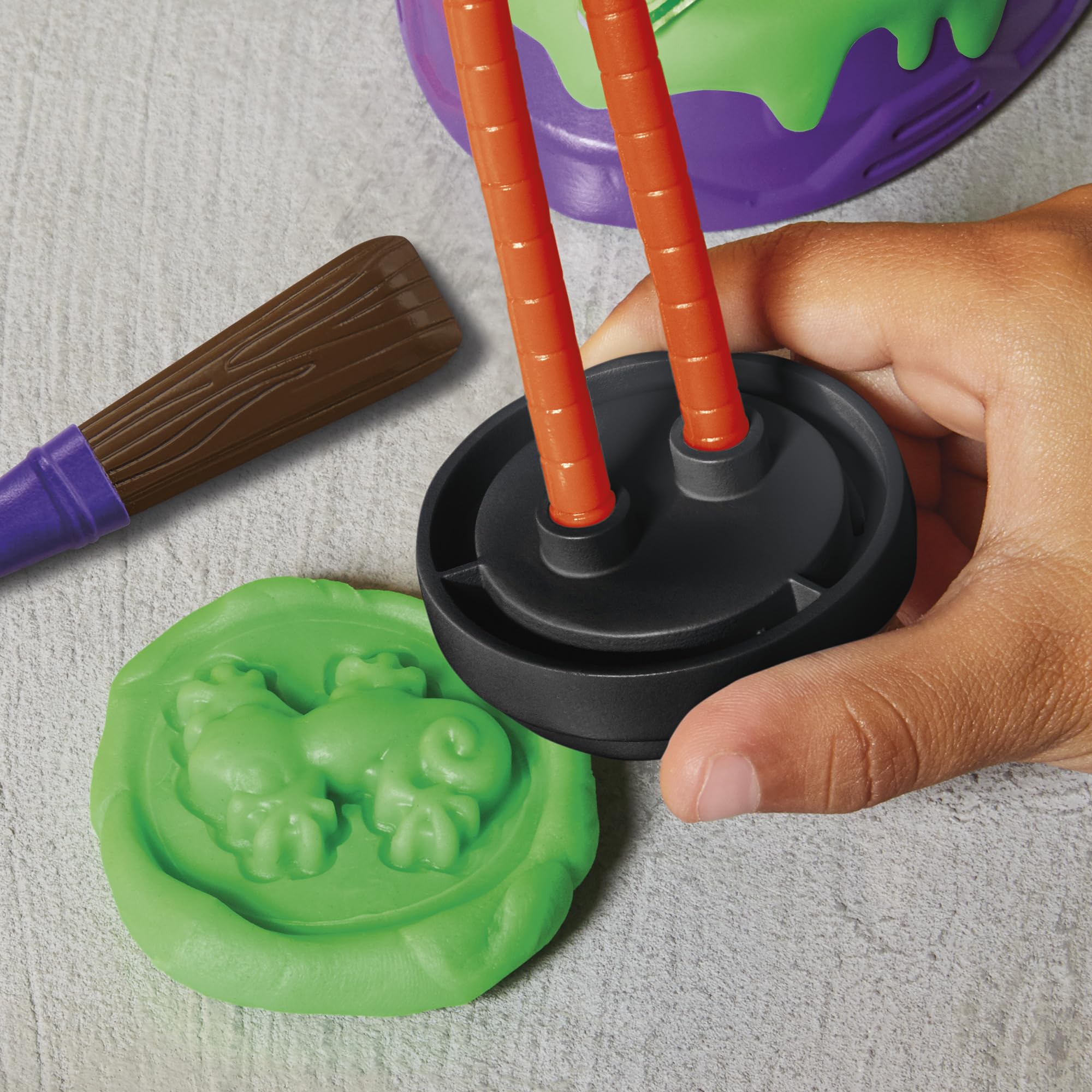 Play-Doh Teenage Mutant Ninja Turtles Mutation Station Playset | Ages 4+ 5