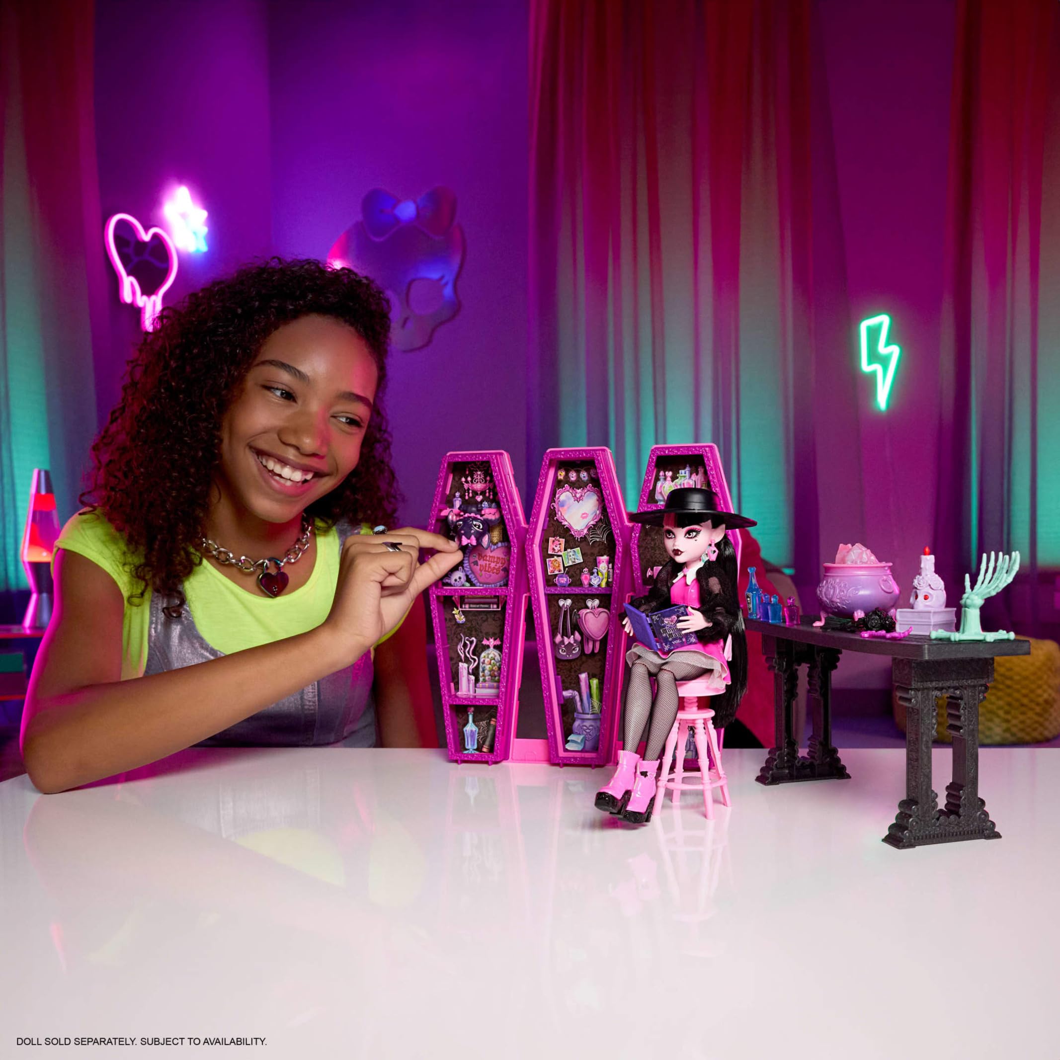 Draculaura Secret Potion Room Playset - Monster High Magical Potion Play for Kids 4+ 5