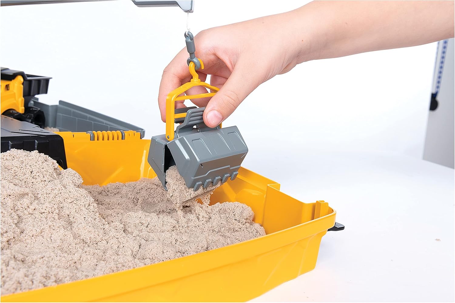Kinetic Sand Construction Site Playset - Working Crane & Dumper Truck for Kids 3+ 4