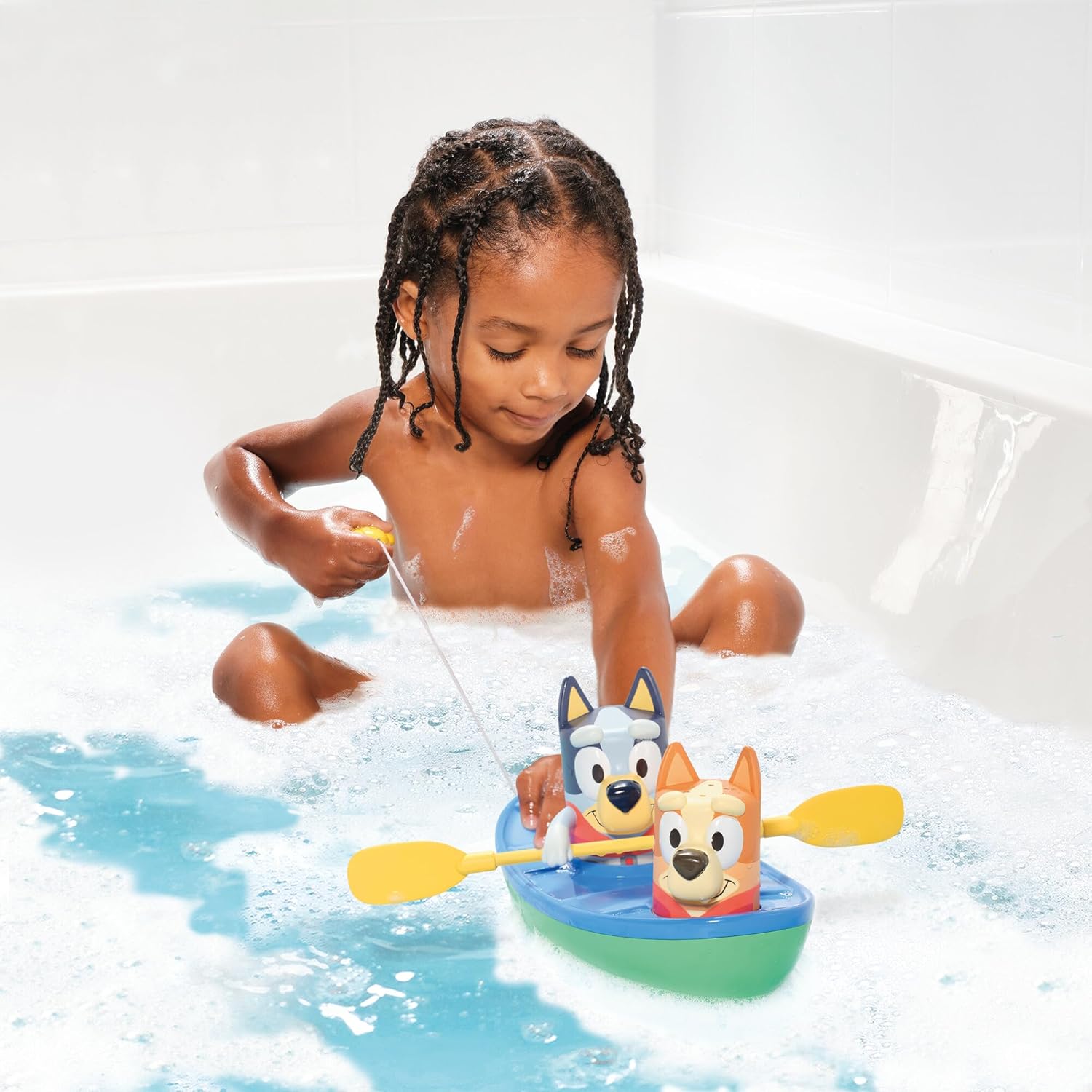 TOMY Toomies Bluey Canoe - Pull-String Paddle Action Bath Toy with Bluey & Bingo 6