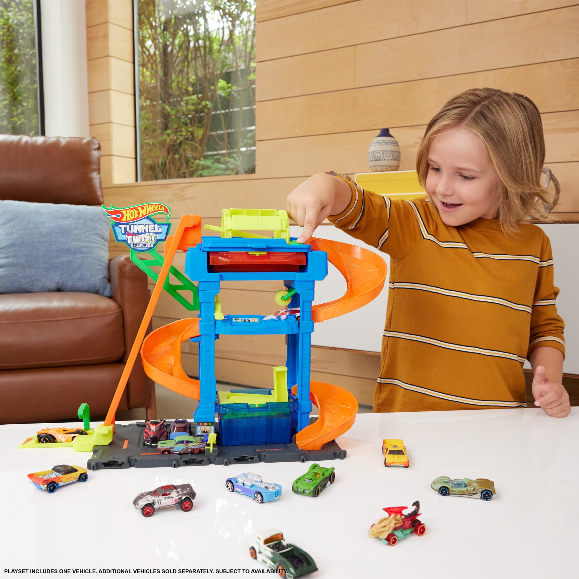 Hot Wheels City Tunnel Twist Car Wash Playset - Color Changing Fun | 1:64 Scale | Ages 3+