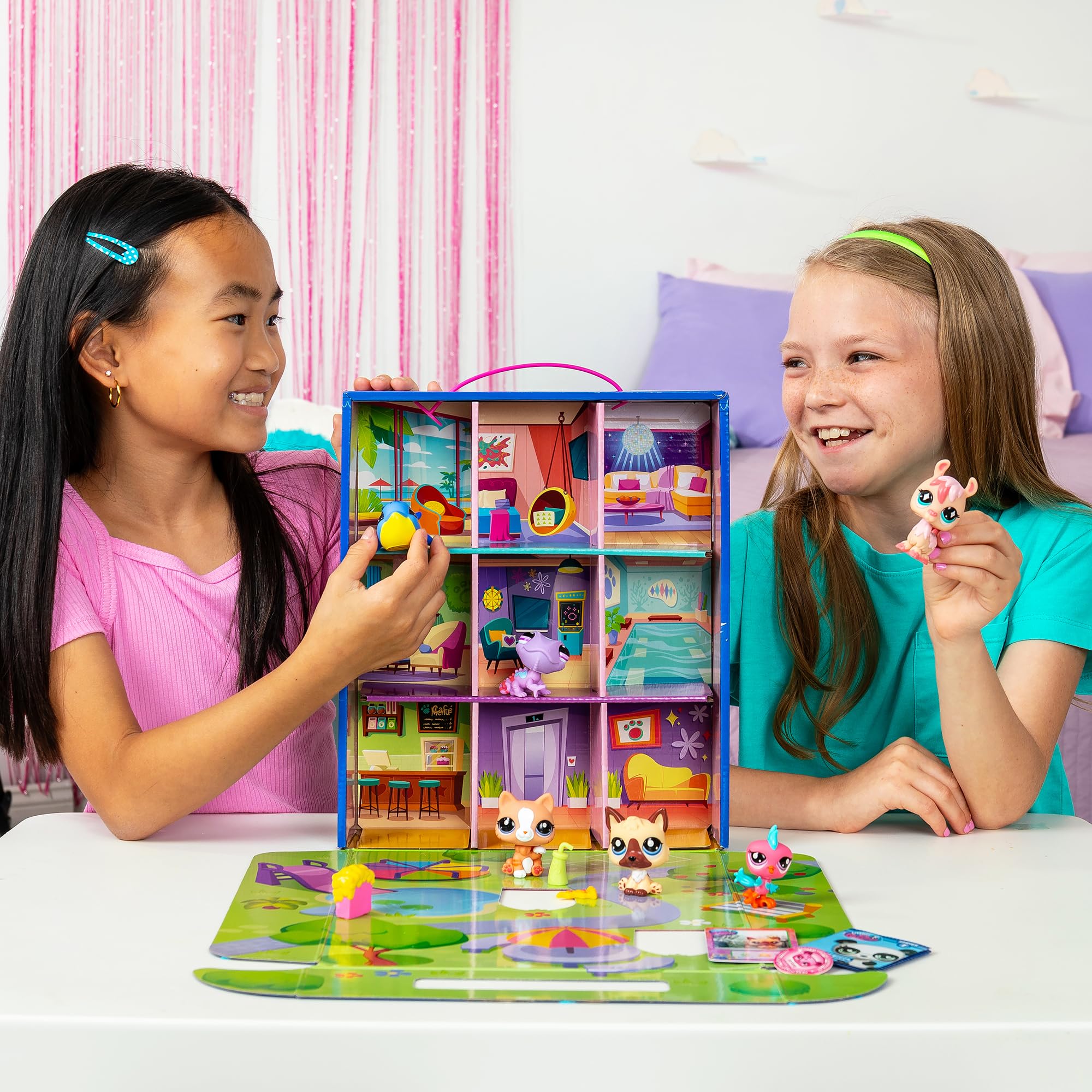Littlest Pet Shop Bandai Playful Pet Hotel - 6 LPS Minis with Accessories & Virtual Code 8