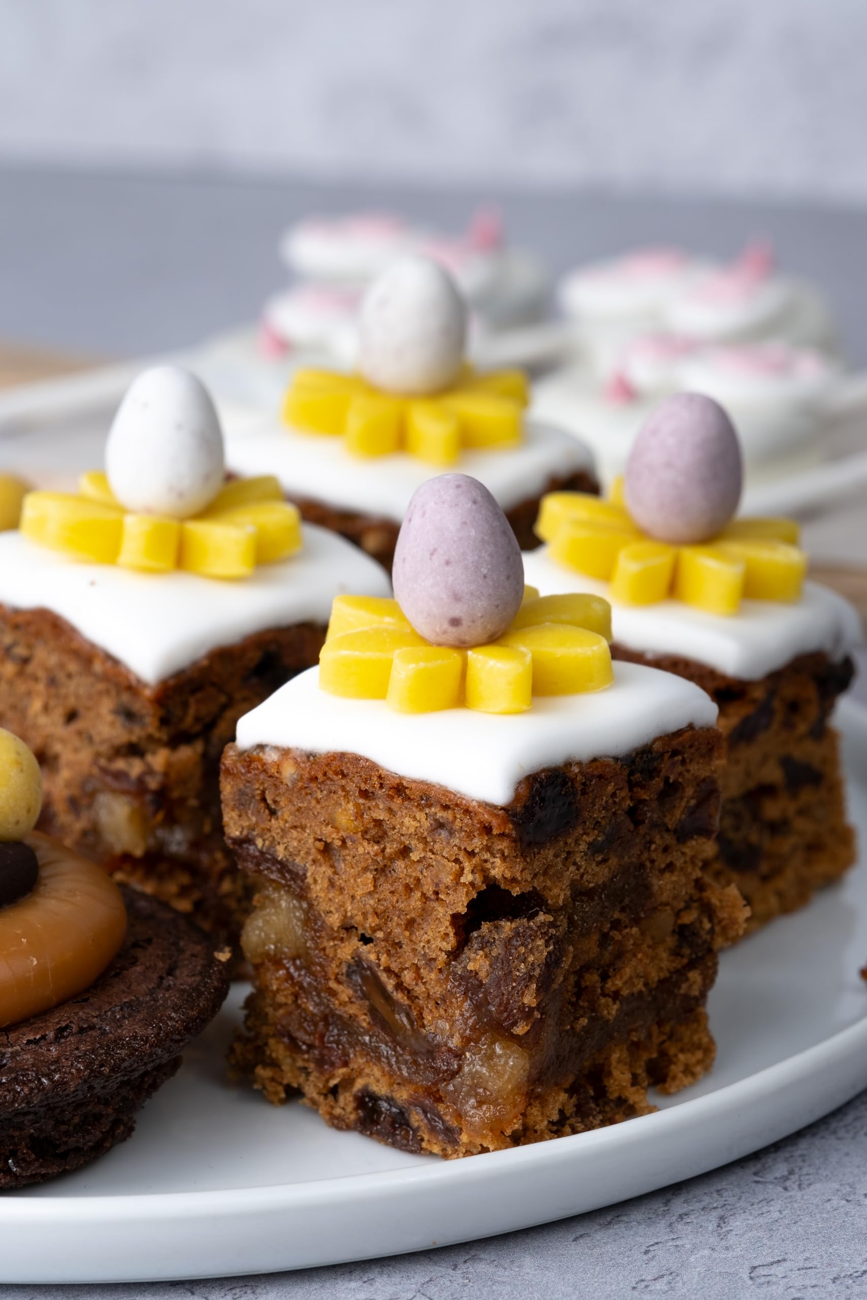 Renshaw White Just Roll With It Fondant Icing, 250g - Vegetarian & Vegan Friendly 6