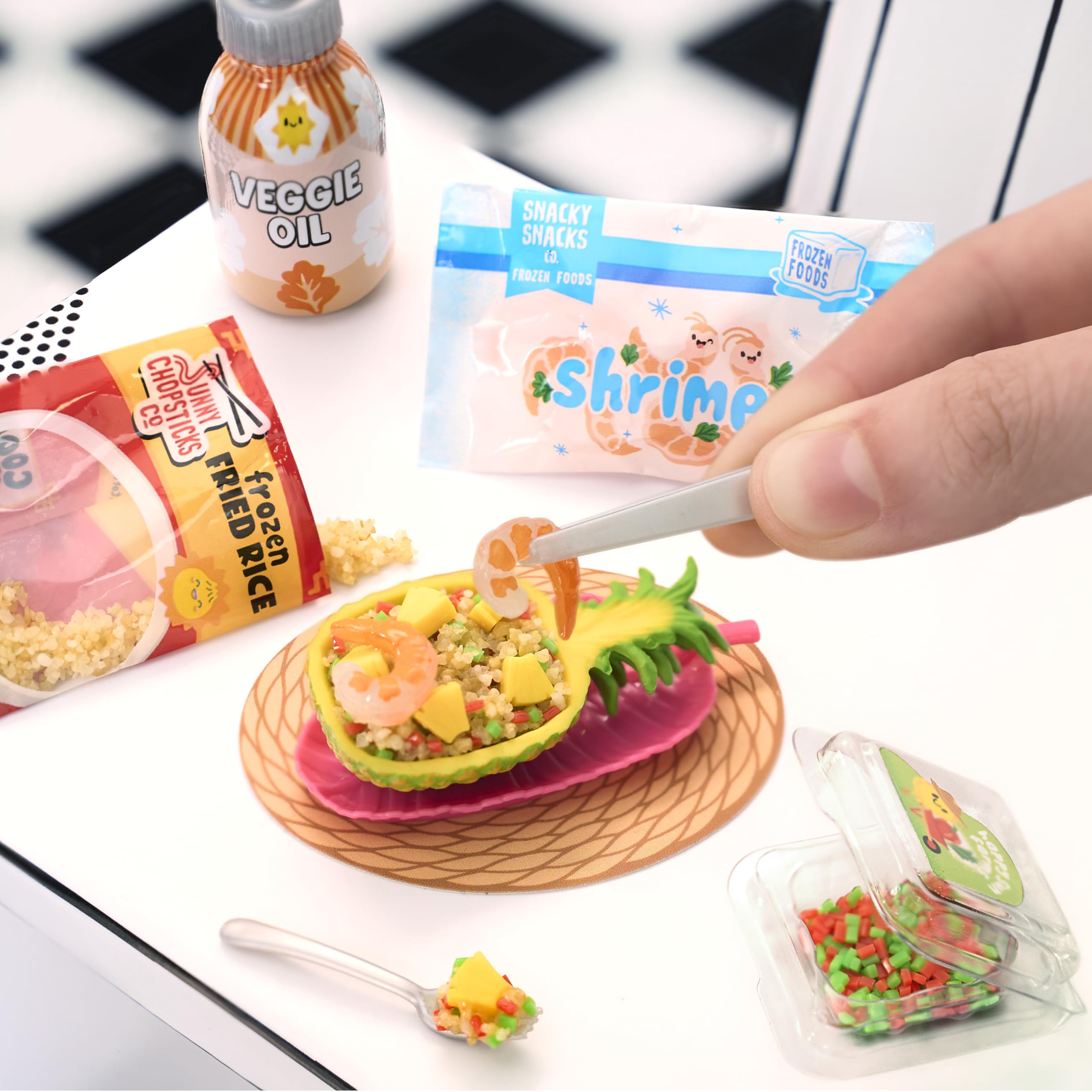 MGA's Miniverse Make It Mini Diner Series 4 - DIY Mini Collectibles with Resin Crafting 6