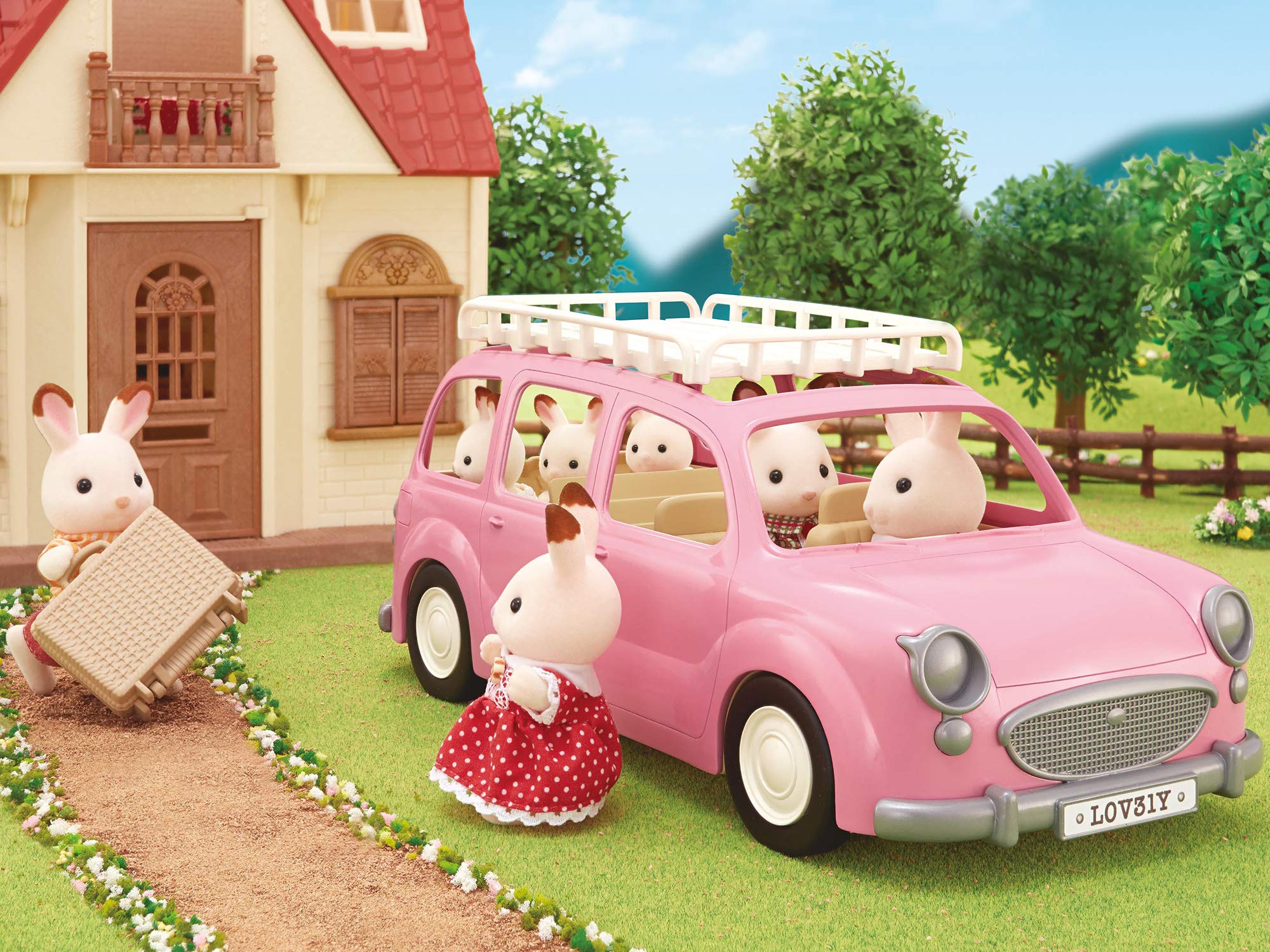 Sylvanian Families Family Picnic Van - 8-Figure Playset with Picnic Transformation 7