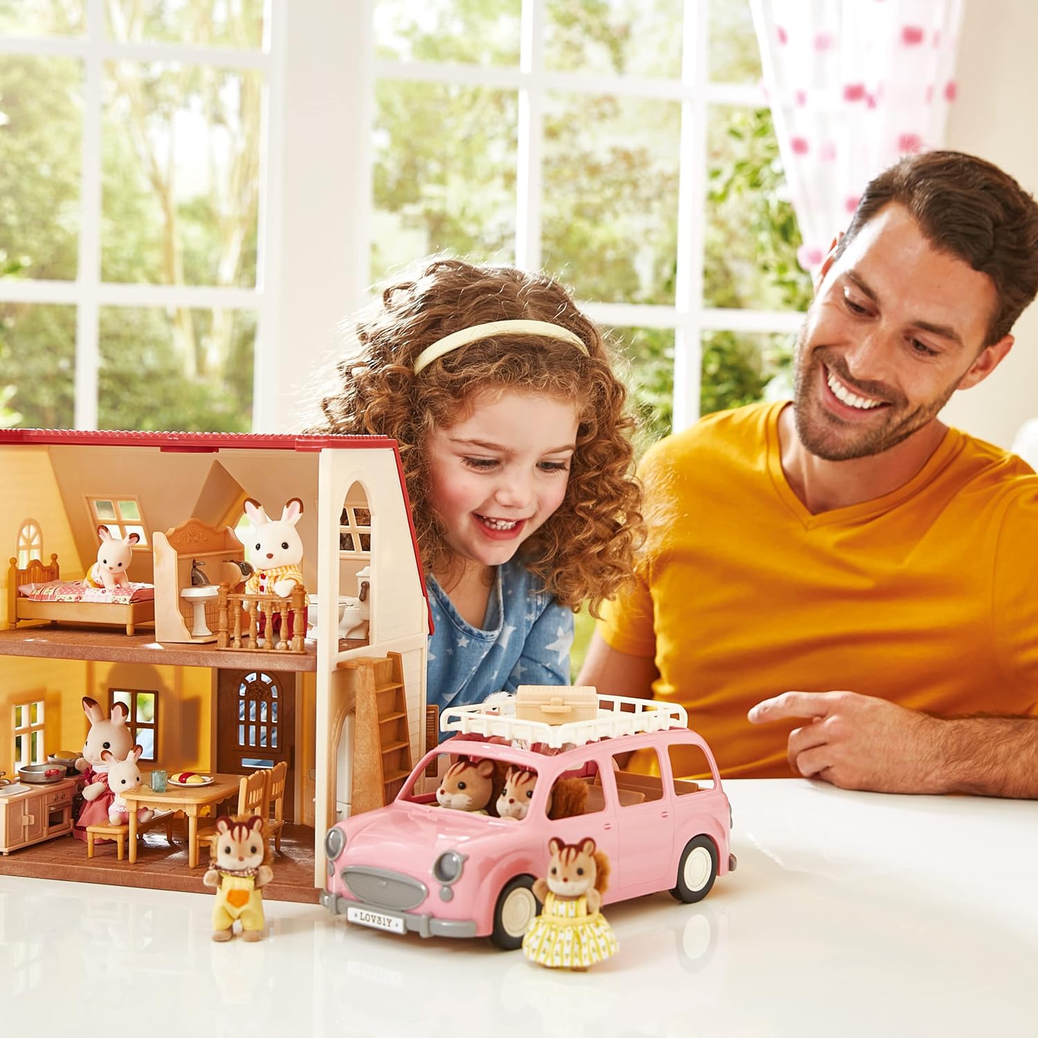 Sylvanian Families Family Picnic Van - 8-Figure Playset with Picnic Transformation 4