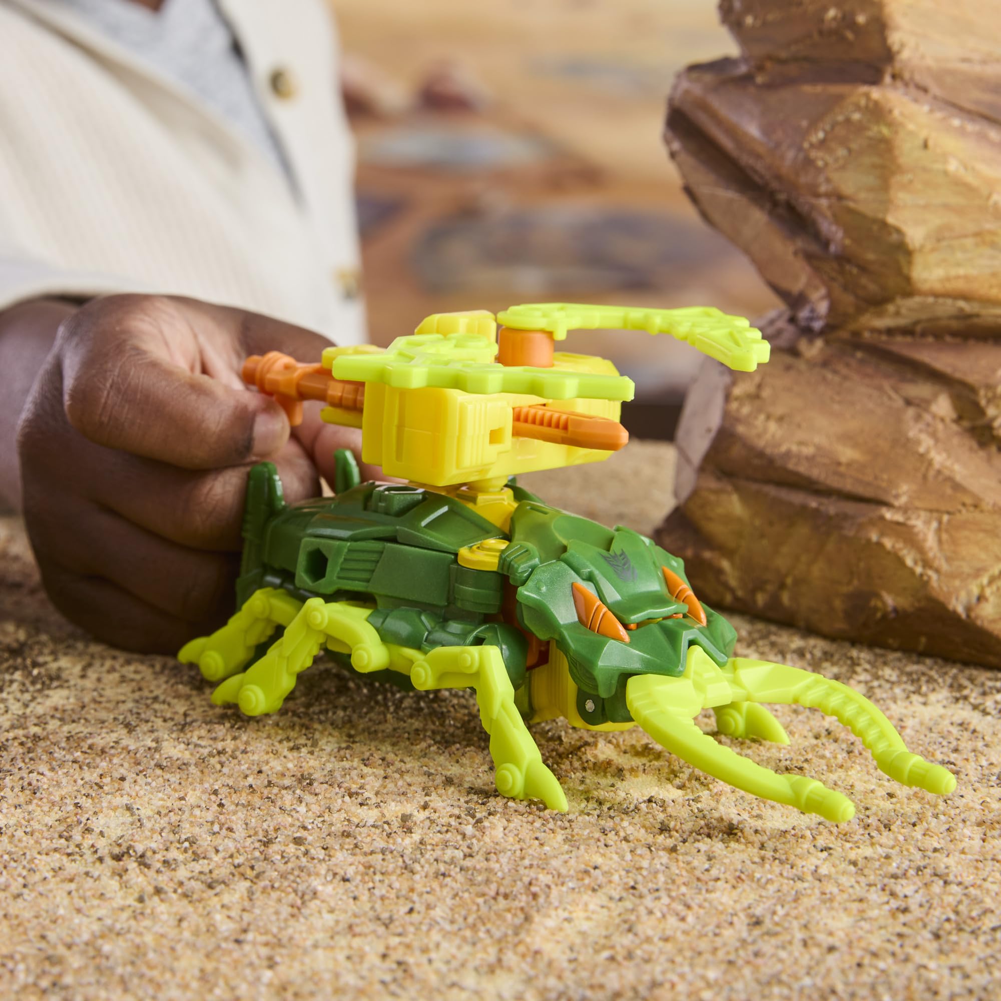 Transformers - CYBERWORLD Armored Cyber Changers Chop Shop Action Figure | 4-Inch Robot | Ages 6+ 8