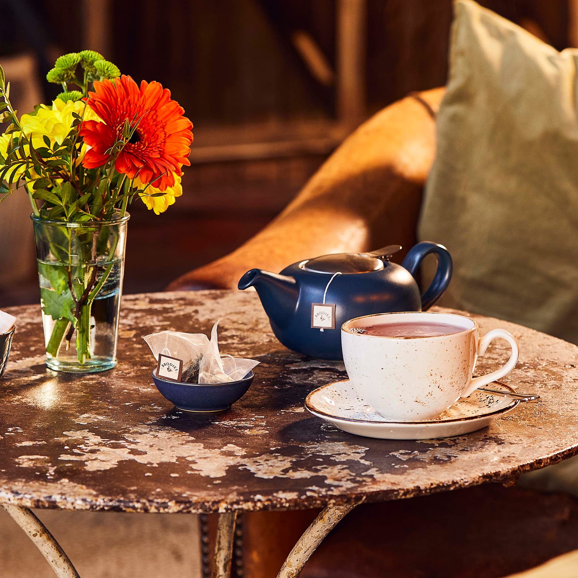 Brodies Scottish Breakfast Tea - 15 Pyramid Tea Bags in Reusable Silver Gift Tin 7