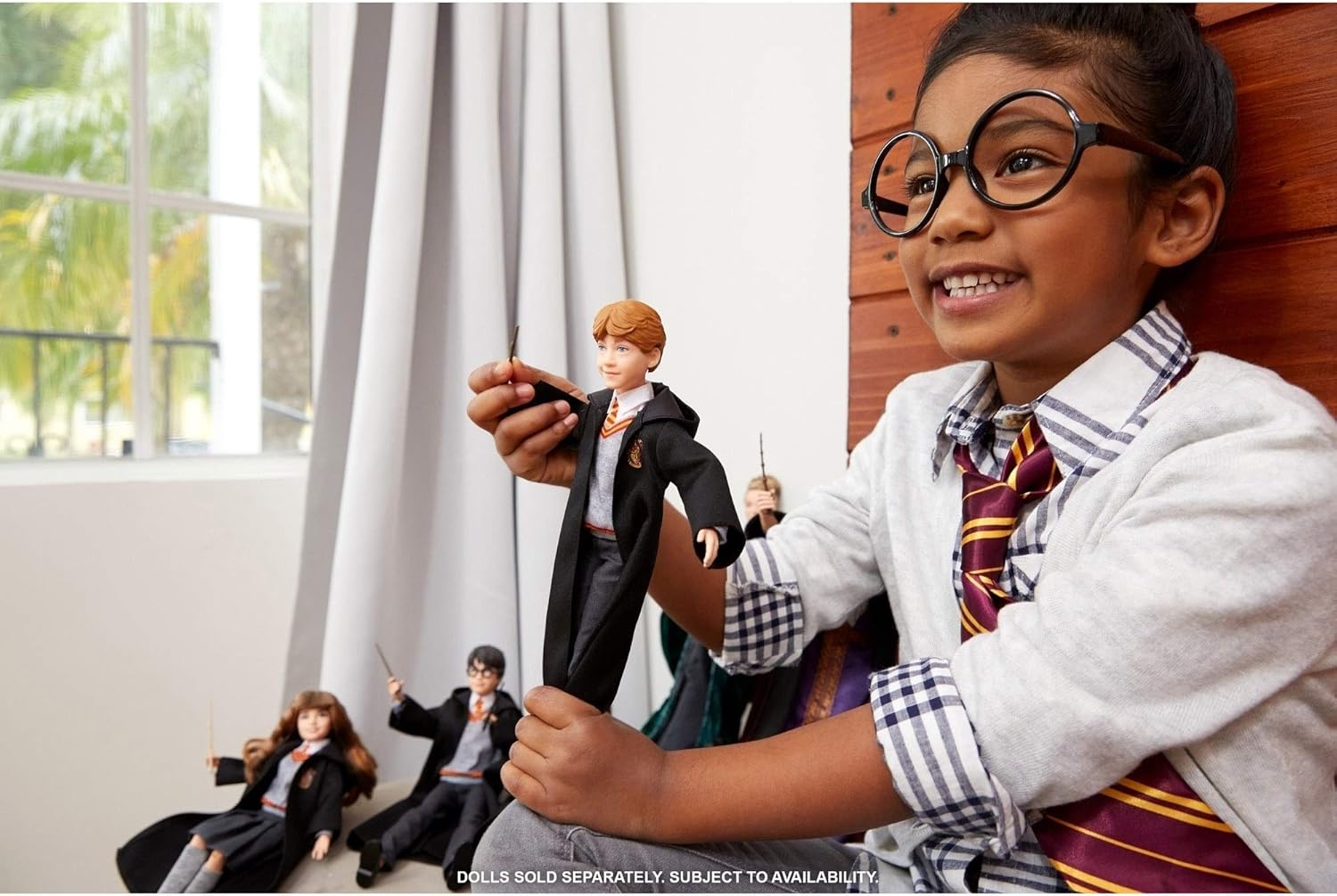 Ron Weasley Action Figure - Hogwarts Uniform with Gryffindor Robe & Wand - 6 Years and Up 8