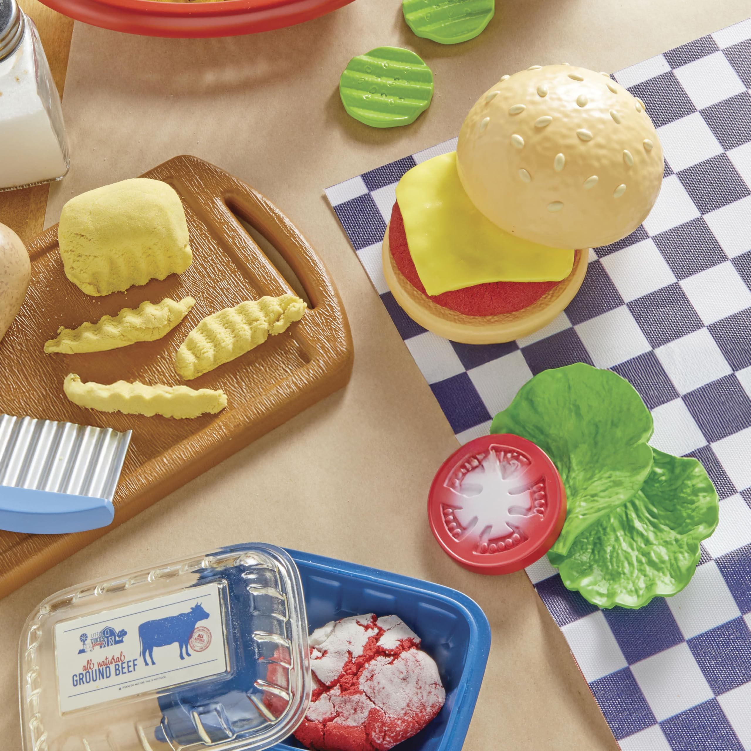 Little Tikes Creative Chefs Cheeseburger and Fries Kit - Realistic Role Play Cooking Set for Kids 3+ 13