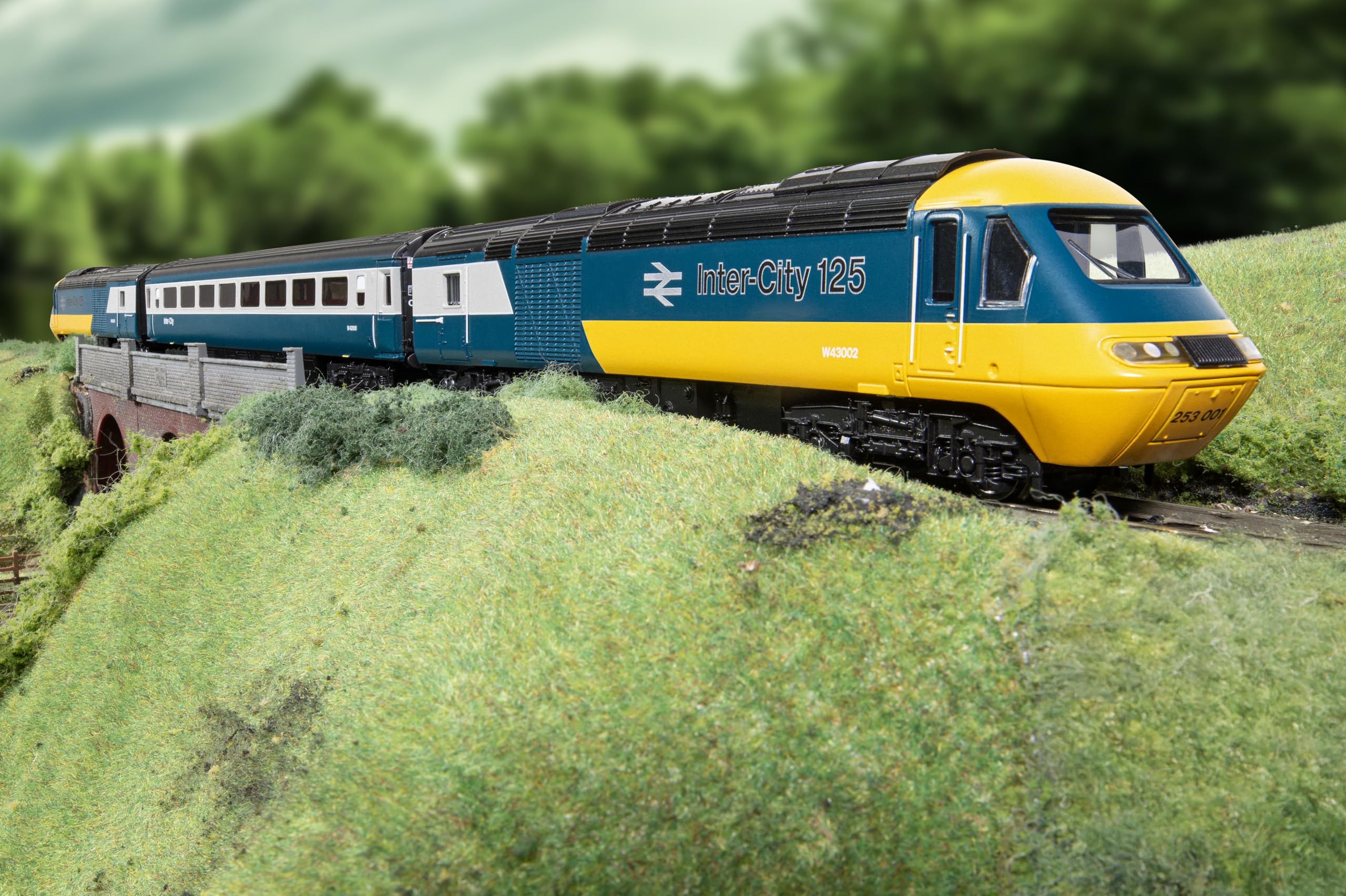 Hornby R1289M BR High Speed Retro Analogue Set OO Gauge Electric Train Set 10