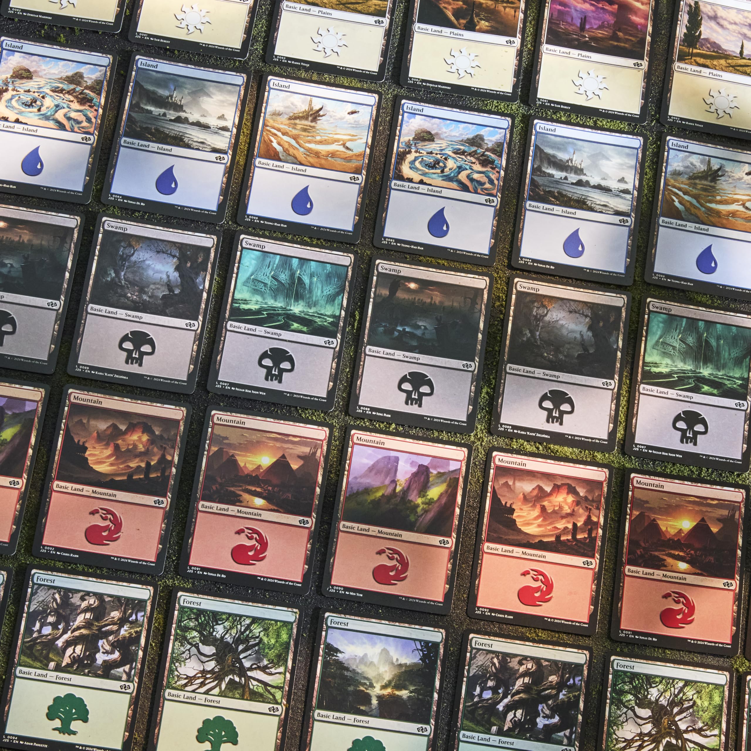 Magic: The Gathering 2025 Land Station – 400 Nonfoil Basic Lands with 15 Art Variants 4