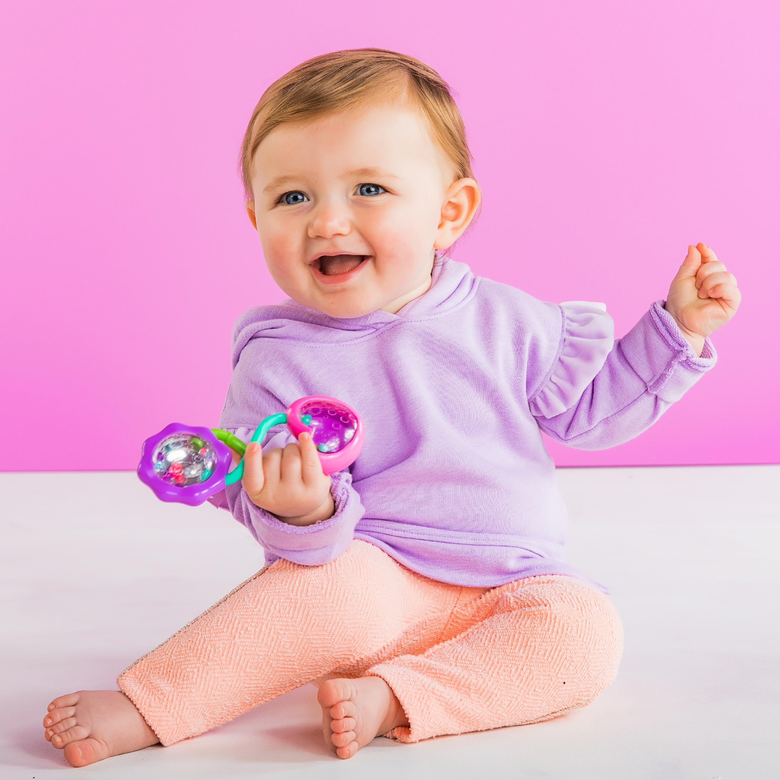 Bright Starts Rattle &amp; Shake BPA-freies Baby-Hantelspielzeug – Plüschgriff mit verspiegelter Rassel, ab 3 Monaten 4