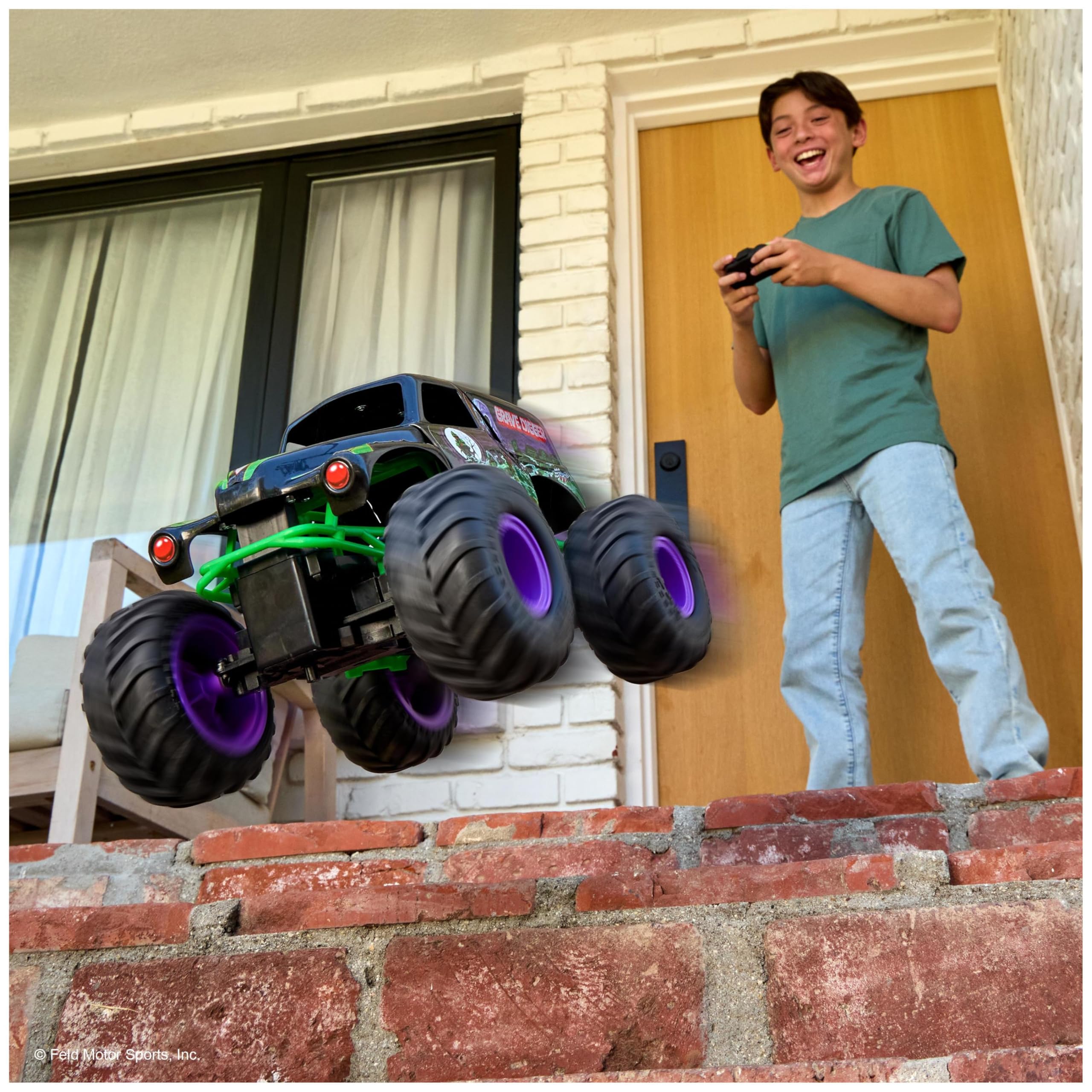 Smash & Bash Grave Digger Remote Control Monster Truck - 1:15 Scale RC Vehicle for Kids 4-14 8