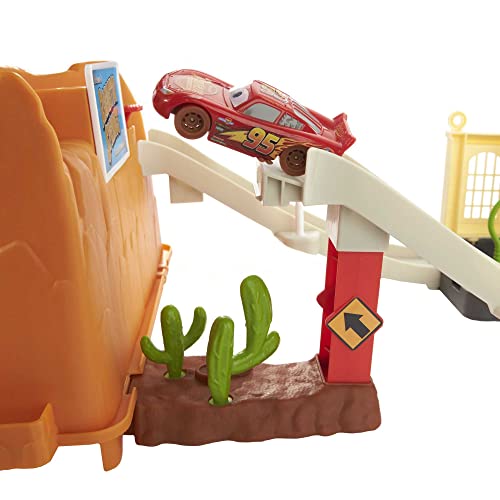 Disney and Pixar Cars Race & Go Playset with Storage Tub & 1 Car