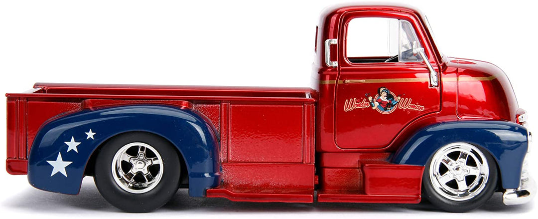 Jada Toys 253255010 DC Bombshells 1952 Chevy COE Pickup Car Toy Car from Diecast, Doors, Boot & Bonnet to Open, Includes Wonder Woman Figure, 1:24 Scale, Red/Blue